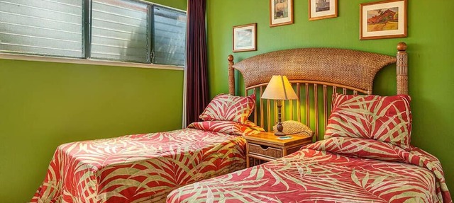 Bright Ocean View w/Lanai, Cable-TV, and WiFi–#220