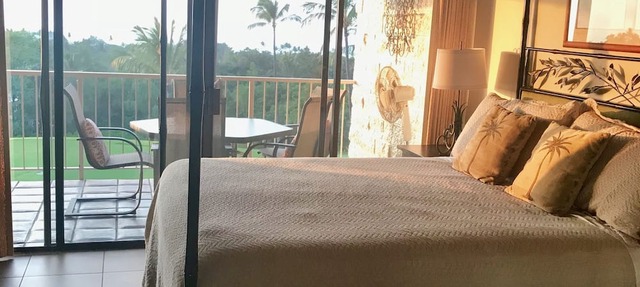 3BR, 3BA Kailua-Kona Condo. Best location. Beautiful ocean & golf course views!