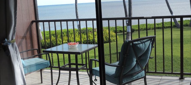 ALOHA OceanFront Condo w.A/C, Molokai, Hawaii Watch whales Dec-April.