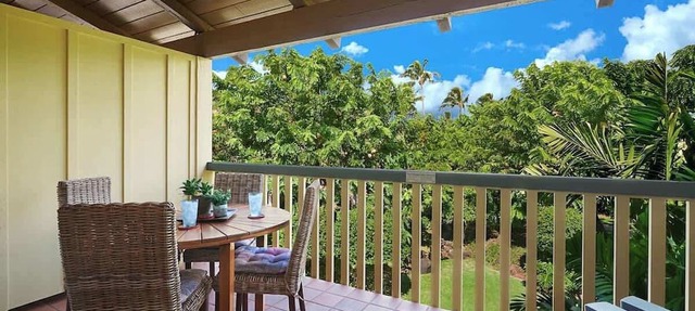 NEW A/C - Two Bedroom Sleep 6 with Pool steps to Ocean and Amazing Sunsets!