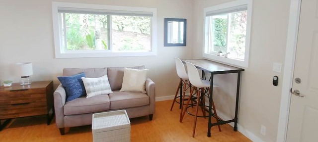 Elegant & Peaceful, Minutes Away From The Beach & Airport!