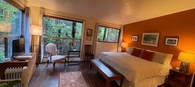 A Private Getaway in the Rainforest. One mile from Volcano National Park.