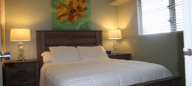 Great Location in Waikiki! Views of mountains, city, and ocean!