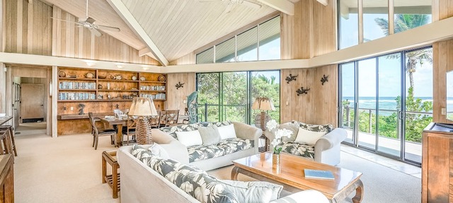 Beachfront estate with ocean views, private hot tub, beach gear & enclosed yard