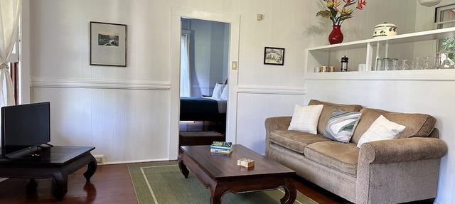 Historic Guest Cottage A/C Pool 2BR/2BA