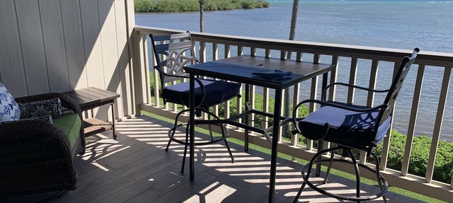 ‘Aloha Kai’ Oceanfront on Molokai, Top Floor, Modern, Peaceful Comfort, Pool