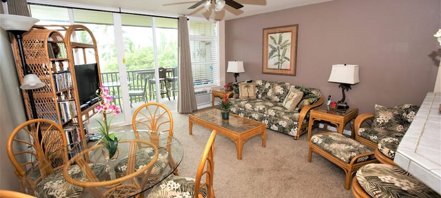 Beautiful Spacious Oceanfront Condo on Wailua Bay