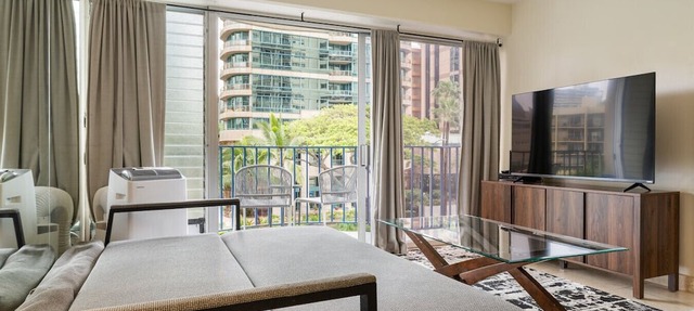 2BR/1BA Condo at Royal Aloha in Waikiki! Free PARKING, Free WiFi!