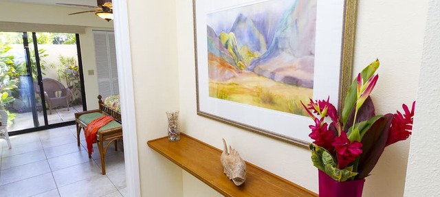 Amazing Front-Row Ocean View, Retractable Lanai Awning. Walk to Beaches & Shops