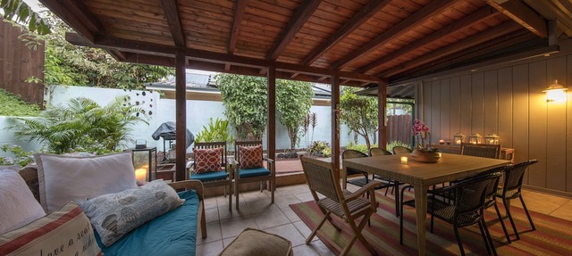 IDEALLY LOCATED, FABULOUS "HALE NANEA" Beach House- AC