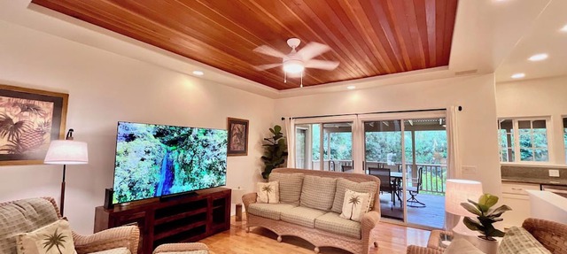 Pua Hale ~ NEWLY Restyled & Furnished ~ Tropical Hideaway