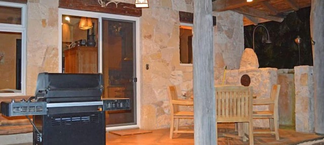 On the Edge of a Gulch, Privacy, Charm, Unique Style Cottage - Permitted