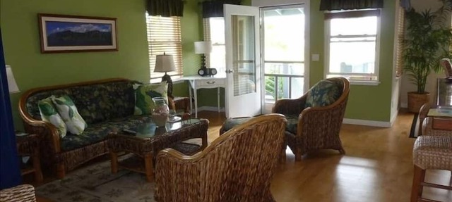 Custom Ocean View Cottage w/NEW AC, 100 Steps to Beach.Sunsets TVNCU #5016