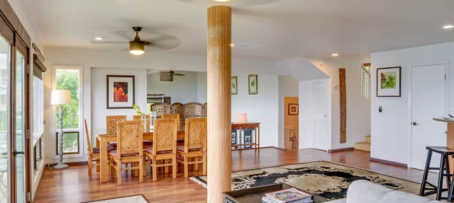 Hilo Home w/Private Deck + Stunning Ocean Views!