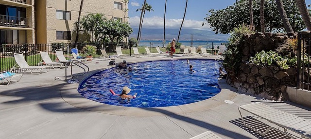 OCEANFRONT - TWO OCEANVIEW bedrooms - 20 feet from water - Kanai a Nalu 401