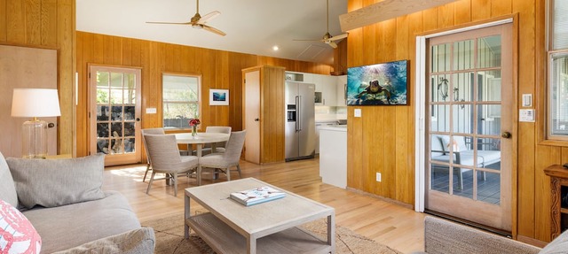 Steps to Waialea Bay, AC, updated home