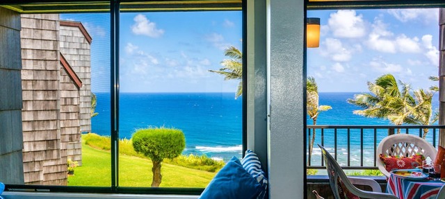 Top floor with oceanfront views, beach gear, private lanai, pool