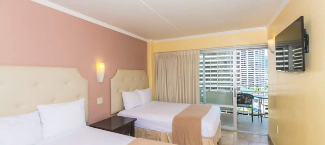 Beautifully Remodeled 2 Bedroom Waikiki Condo - Sleeps 6!