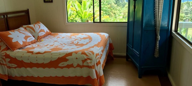 IDEAL BEACH LOCATION 2 BR LARGE DECK "PRIVATE'