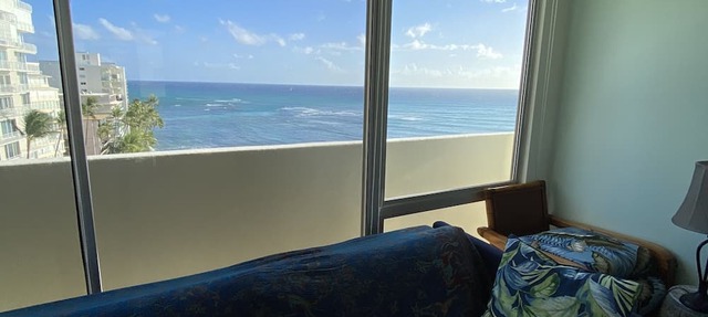 Summer Prices! Diamond Head Gem 1 bdr oceanfront condo, surfing, sunset views.