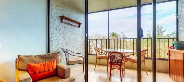 Waterfront condo w/shared pool & private lanai- steps to shops & restaurants
