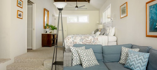 Quaint stand-alone cottage - 2 bedroom 2 bath