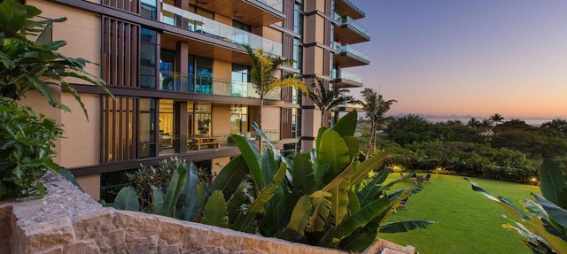 Posh Oceanview Condo w/Resort Pool & Spa, AC & Spacious Lanai - Park Lane Palm