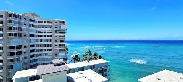 Idyllic Ocean Views from 12th floor 1 Bedroom Suite with Full Kitchen