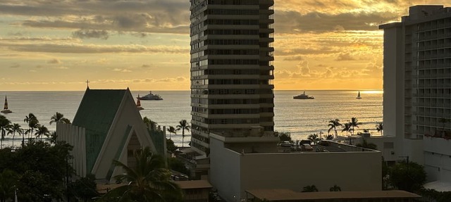Waikiki Banyan OCEAN VIEW REMODELED - "Ohana Suite" , free parking, lots of amenities!