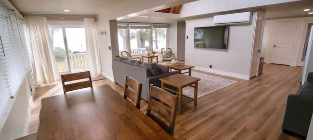 Magic North Shore Beach House 30 Day Rental
