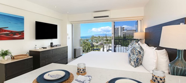 Wow! Ocean View Studio at Waikiki Shore, Just Steps to Waikiki Beach!