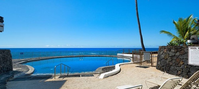 🏖️Ground Floor Fully Upgraded Kona Condo Steps to Ocean Pool | AC