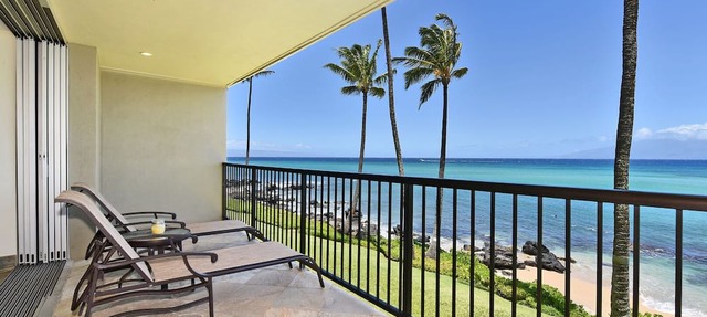 Beautiful updated 2bd condo, a sleek new finish