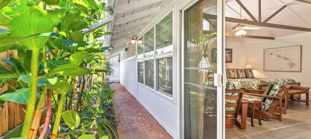 Since 1985 Legal Lanikai Garden Studio AC, across the street from Lanikai Beach!