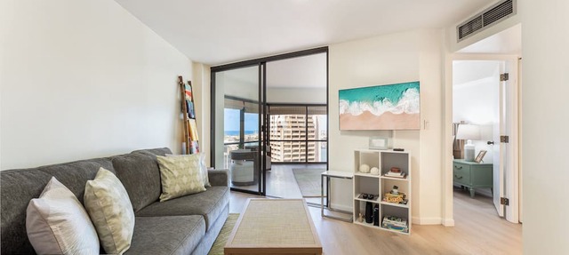 🌺 Pacific Skyline Hideout | Ocean & Harbor Views + Free Parking