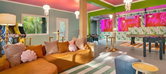 Spacious Kona Retreat | Sleeps 17 | Game Room