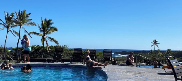 Secluded , cozy poolside getaway. Ocean views, near black sand beach & turtles.