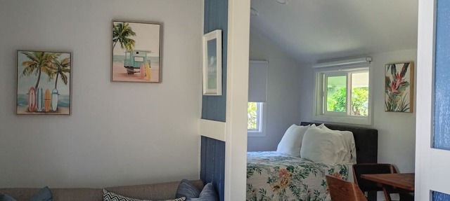 Serene 1-bedroom modern cottage in Keaau perfect for a relaxing getaway.