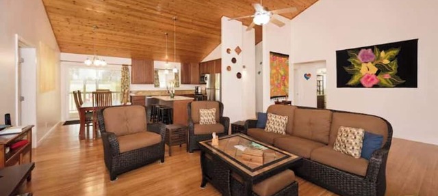 Eco Ocean Oasis, Tropical 1-Acre Retreat with Pool, Hot Tub, AC, Lanai