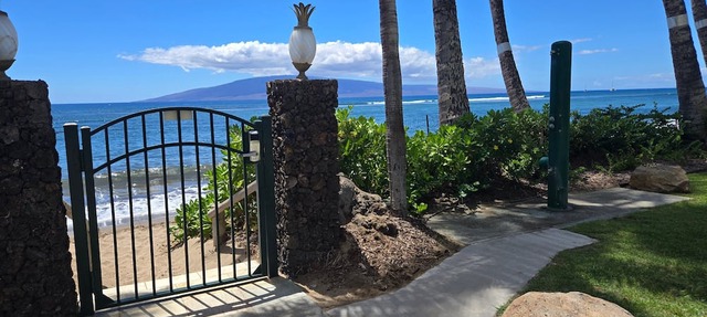 New Listing! Lahaina Shores 309: Oceanfront Studio