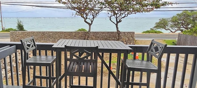 Oceanfront Hauula Home - North Unit B - 30+ Days