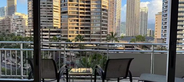 Enjoyable 1-bedroom condo with AC in charming Honolulu