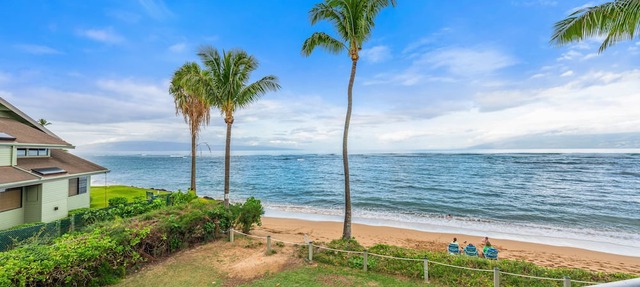 Spacious Oceanfront Condo in West Maui - Kahana Village 4