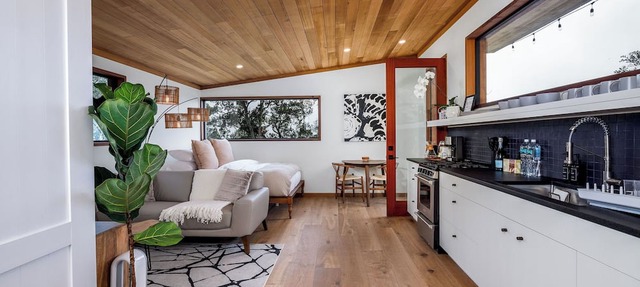 Romantic Kona Hideaway-Modern