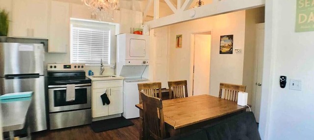 1bd/1bath Kaimuki Hill Top Unit with a Balcony
