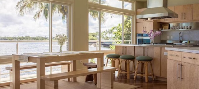 Oceanfront Paradise: Breathtaking 3bd/2ba with Panoramic Views of Hilo Bay