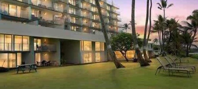 Beachfront Condo with Private Lanai & Views