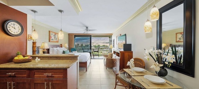 SUMMER SALE! Getaway Studio by the Beach Pool Hot Tub - Lahaina Shores 512