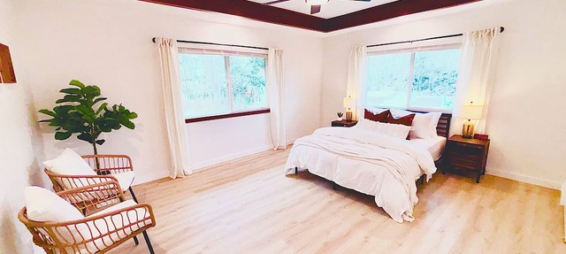 Peaceful, stylish, modern Hawaiian getaway on one acre with views and stars!