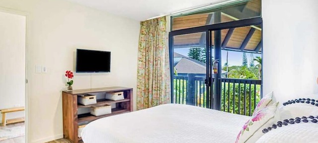 NEW Fall Deal A Sunlit Princeville Great Room Near Hanalei and Anini